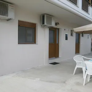 https://daniela-apartments.hotelschalkidiki.net
